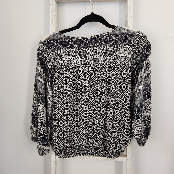 Flying Tomato Large floral embroidered boho tassle dolman sleeve top - Picture 5 of 5